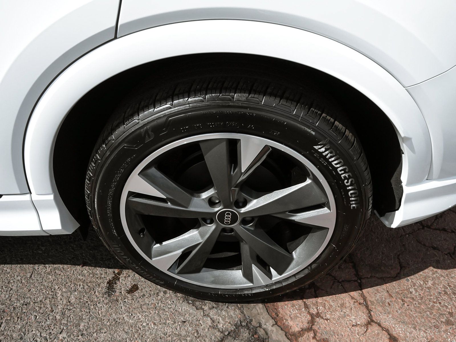 Used 2025 Audi Q4 e-tron Premium w/ Convenience Package AWD/4WD image 9