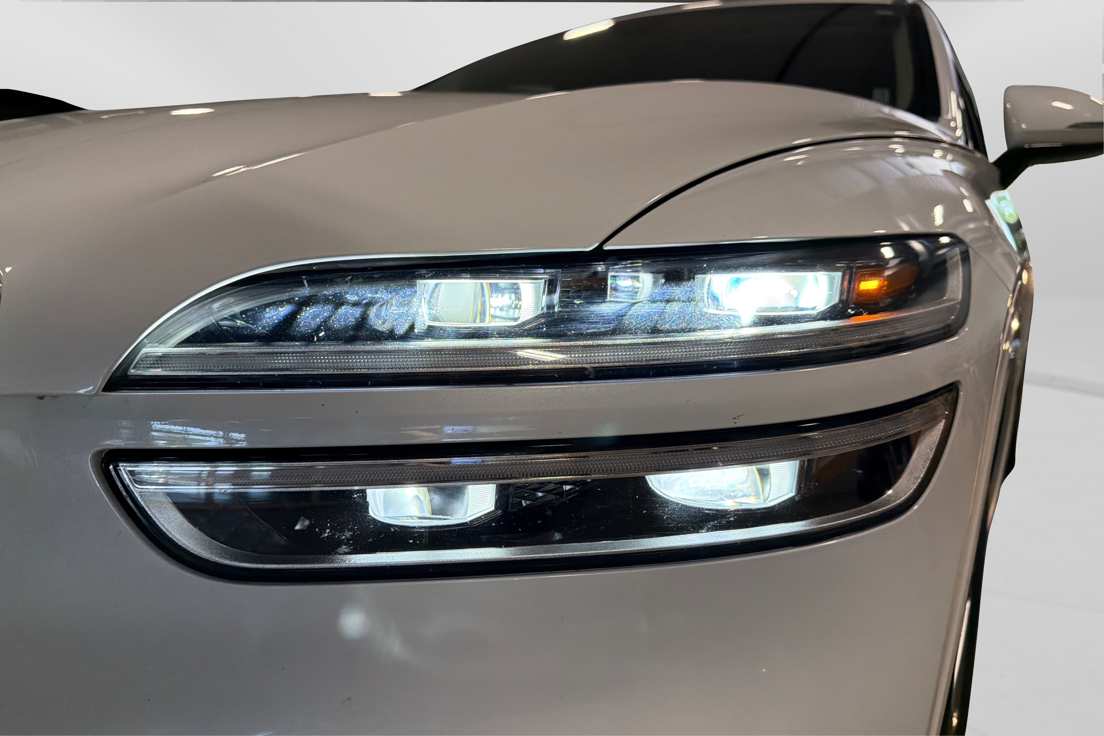 Used 2025 Genesis GV70 2.5T AWD/4WD image 13