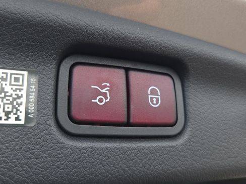 Used 2023 Mercedes-Benz C 300 Sedan image 15