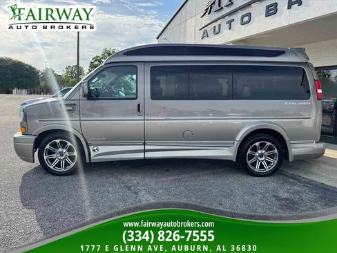 Used 2018 GMC Savana 2500 w/ Enhanced Convenience Package RWD image 9