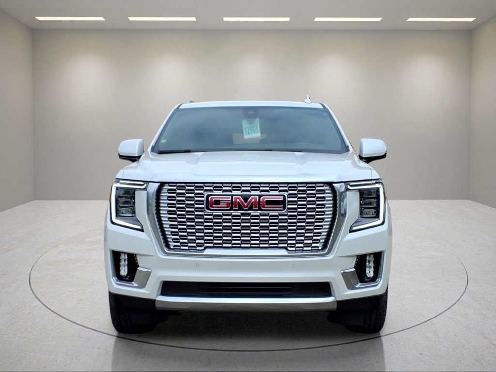 Used 2021 GMC Yukon XL Denali w/ Denali Premium Package AWD/4WD image 2