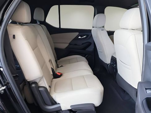 Used 2022 Chevrolet Traverse LS FWD image 19