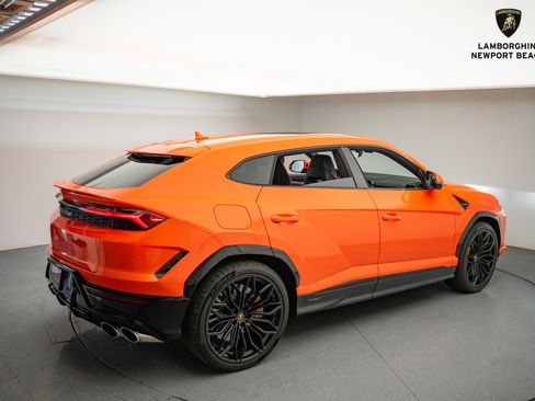 Used 2025 Lamborghini Urus SE image 17
