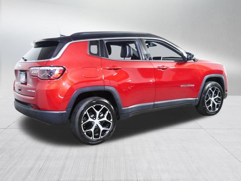 Used 2024 Jeep Compass Limited image 7