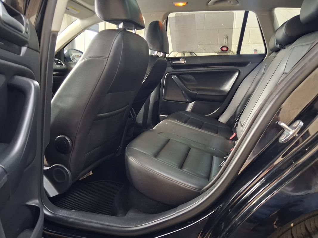 Used 2013 Volkswagen Jetta SE FWD image 17