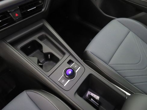 New 2025 Volkswagen Tiguan SE image 15