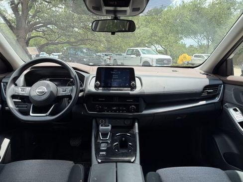 Used 2023 Nissan Rogue SV FWD image 16