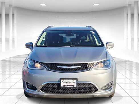Used 2017 Chrysler Pacifica Touring-L image 5