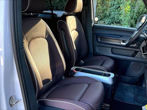 Certified 2025 Volkswagen ID. Buzz Pro S image 6