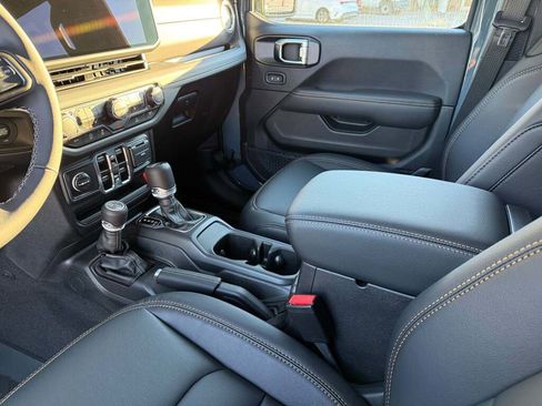 New 2025 Jeep Gladiator Sport image 23