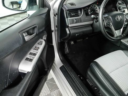 Used 2012 Toyota Camry SE FWD image 7