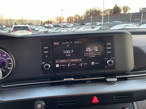 Used 2023 Kia Carnival LX image 22