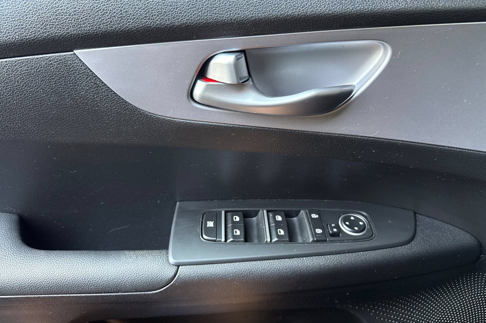 Used 2024 Kia Forte LXS FWD image 12