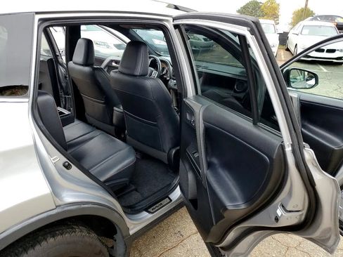 Used 2016 Toyota RAV4 SE image 47