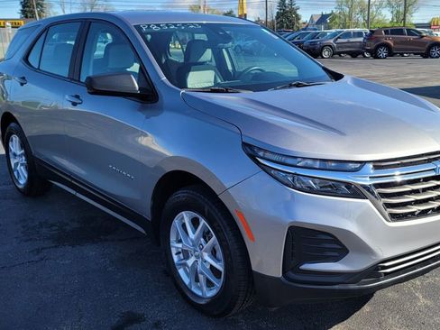 Used 2023 Chevrolet Equinox LS AWD/4WD image 2