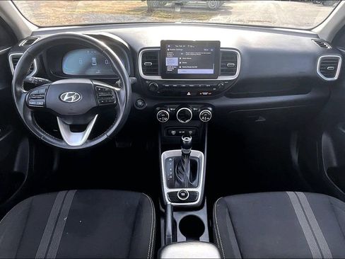 Used 2025 Hyundai Venue SEL FWD image 12