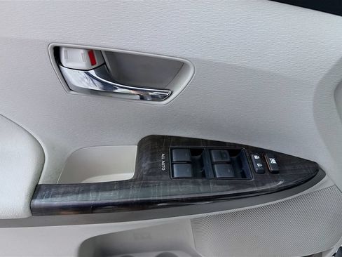 Used 2014 Toyota Venza LE w/ LE Convenience Package AWD/4WD image 17