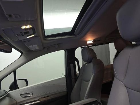 Used 2025 Toyota Sienna XLE FWD image 10