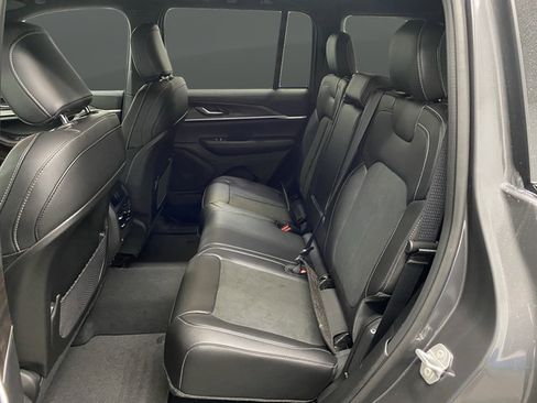 New 2026 Jeep Grand Cherokee Altitude AWD/4WD image 32