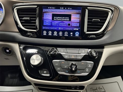 Used 2017 Chrysler Pacifica Touring w/ Tire & Wheel Group image 18