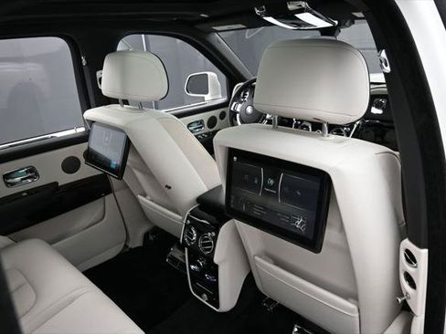 Certified 2022 Rolls-Royce Cullinan w/ Dark Exterior Package AWD/4WD image 30