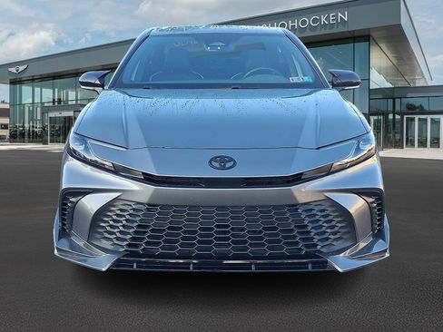 Used 2025 Toyota Camry SE FWD image 3