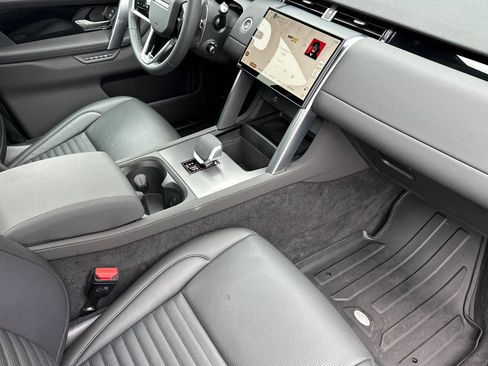 Used 2025 Land Rover Discovery Sport S image 32