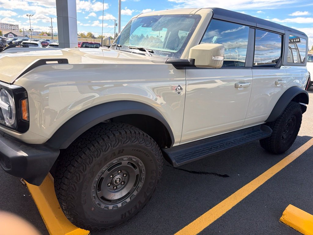 Used 2025 Ford Bronco Outer Banks w/ Sasquatch Package AWD/4WD image 2