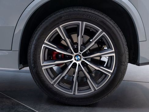 Used 2025 BMW X5 xDrive40i w/ M Sport Package AWD/4WD image 49