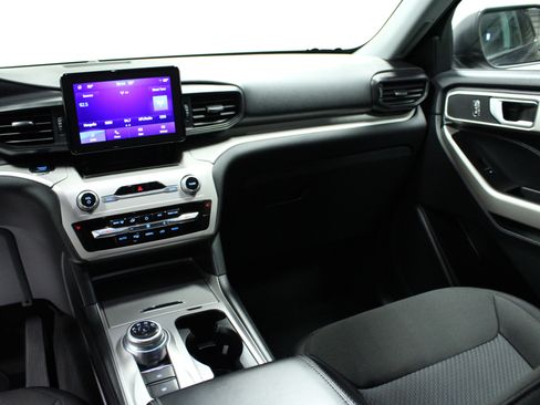Used 2023 Ford Explorer XLT image 20
