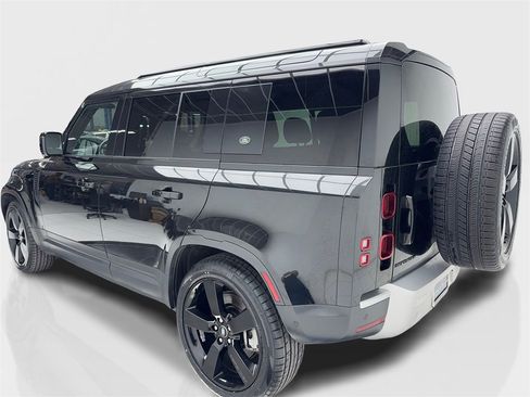 Used 2023 Land Rover Defender 110 S image 12