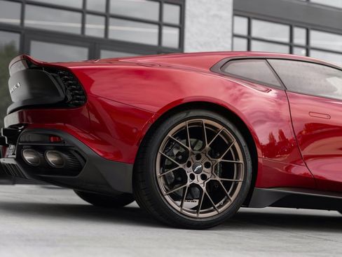 Used 2025 Aston Martin Vanquish image 7