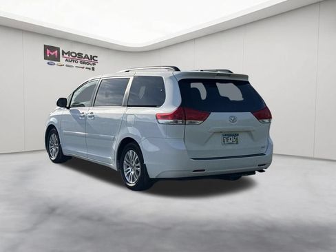 Used 2014 Toyota Sienna XLE FWD image 7