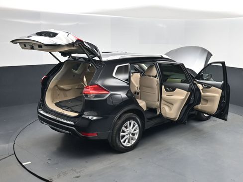 Used 2017 Nissan Rogue SV w/ SV Premium Package image 27