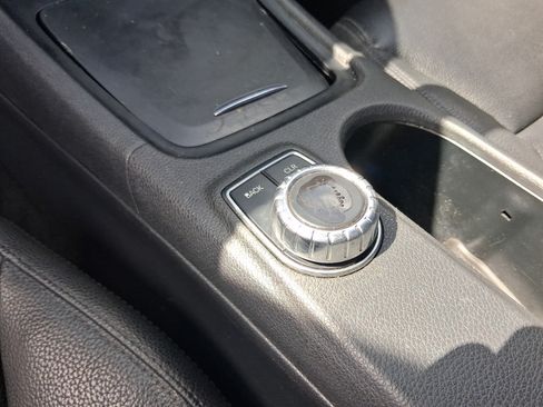 Used 2014 Mercedes-Benz CLA 250 image 21