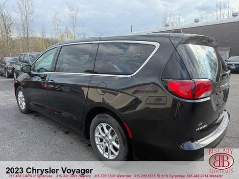 Used 2023 Chrysler Voyager LX FWD image 5