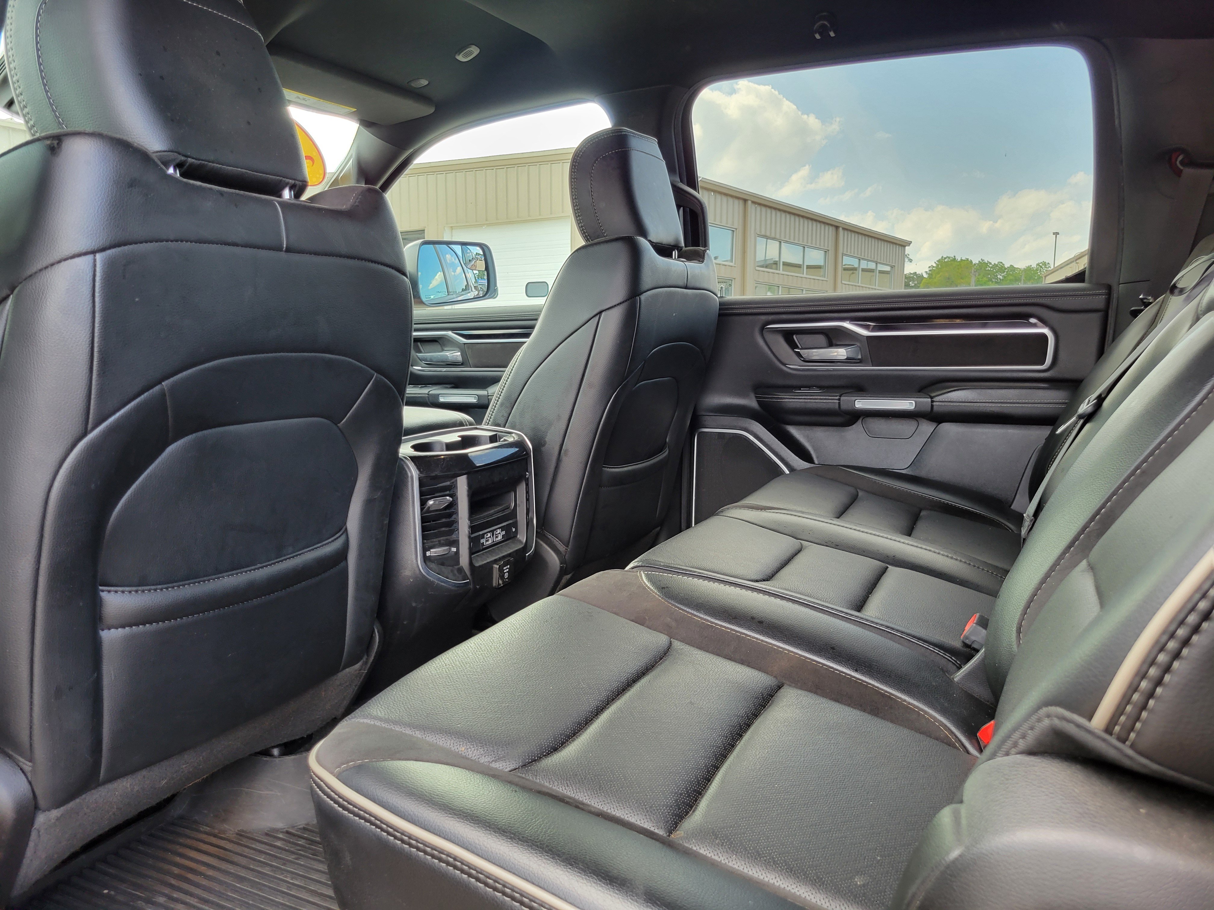 Used 2022 RAM 1500 Laramie AWD/4WD image 18