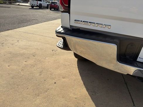 Used 2017 GMC Sierra 1500 SLT w/ Suspension Package, Off-Road image 7