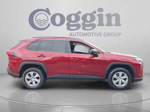 Used 2020 Toyota RAV4 LE FWD image 6
