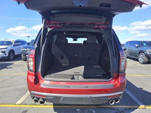Used 2024 Chevrolet Suburban High Country image 9