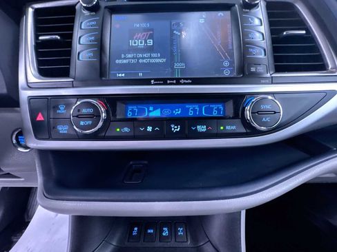 Used 2018 Toyota Highlander XLE w/ Protection Package #3 AWD/4WD image 29