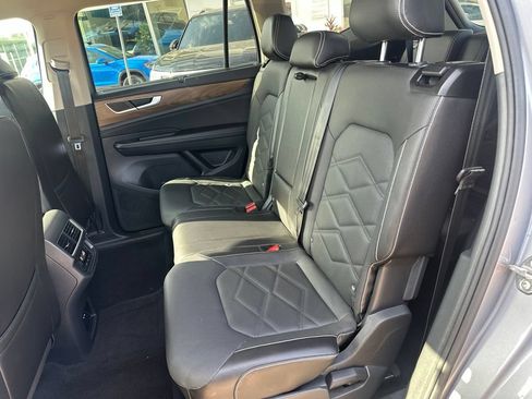 Used 2025 Volkswagen Atlas SE AWD/4WD image 14