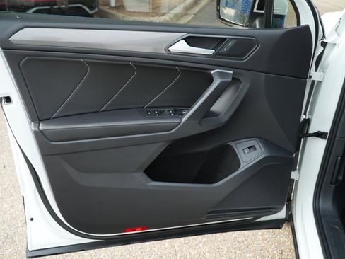 Used 2024 Volkswagen Tiguan SE image 14