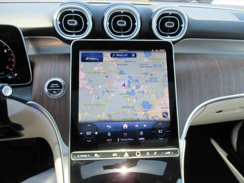 Used 2025 Mercedes-Benz GLC 300 image 23