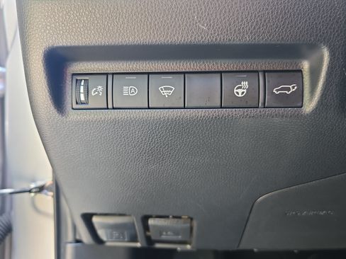 Used 2019 Toyota RAV4 Limited w/ Cold Weather Package FWD image 25