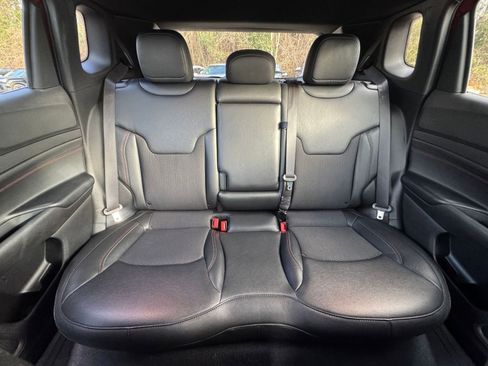 Used 2025 Jeep Compass Trailhawk image 34