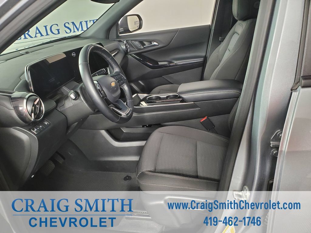 Used 2025 Chevrolet Equinox LT FWD image 10