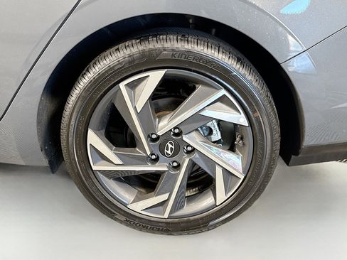 Used 2025 Hyundai Elantra Limited image 37