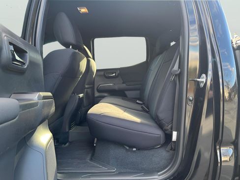 Used 2023 Toyota Tacoma TRD Off-Road image 9