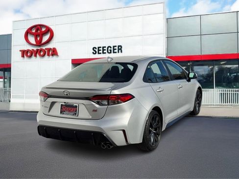 Used 2024 Toyota Corolla SE image 3